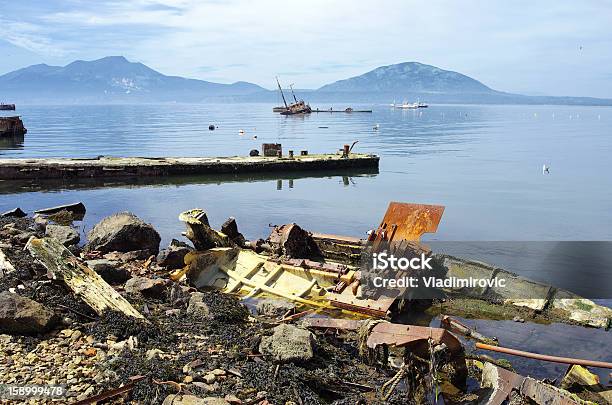 Naval Pier Arruinado Foto de stock y más banco de imágenes de Abandonado - Abandonado, Accidentes y desastres, Agua