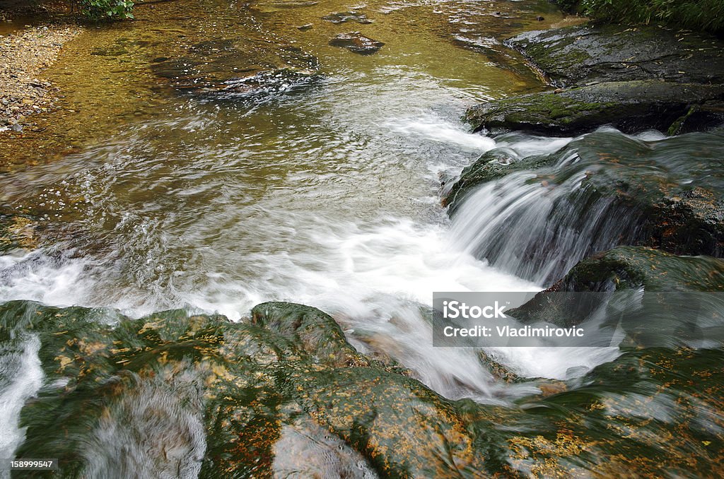 Cascata di flusso rocks - Foto stock royalty-free di Acqua