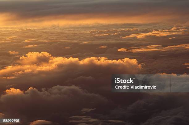 Foto de Nuvens Acima e mais fotos de stock de Abstrato - Abstrato, Acima, Avião