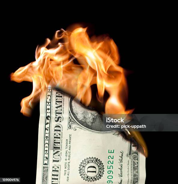 Bruciando Denaro - Fotografie stock e altre immagini di Soldi da bruciare - Soldi da bruciare, Banconota da 1 dollaro statunitense, Bruciare