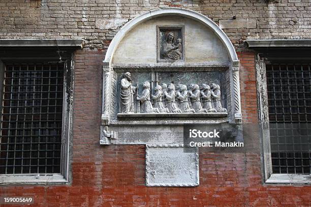 Foto de Históricos Medievais Baixorelevo Em Veneza e mais fotos de stock de Baixo-relevo - Baixo-relevo, Cristianismo, Fotografia - Imagem