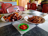 sate-oder-satay-traditionelles-gericht-aus-indonesien.jpg?b=1&s=170x170&k=20&c=0zxJSYNyfJ731x2z4HL5jc8OApHaXjXmginjV8i420s=