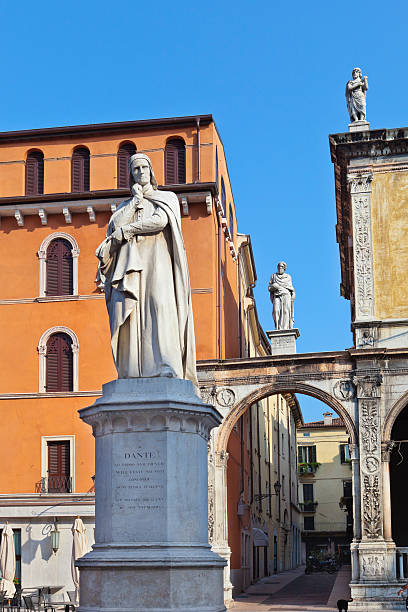 istock Piazza Dante, Verona 159006774
