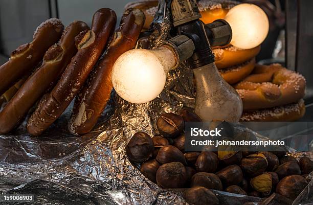 Rosquilha Alemã E Castanhas - Fotografias de stock e mais imagens de Calor - Calor, Castanha, Coleção