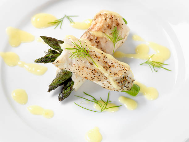 istock White Fish with Asparagus & Hollandaise Sauce 159009730