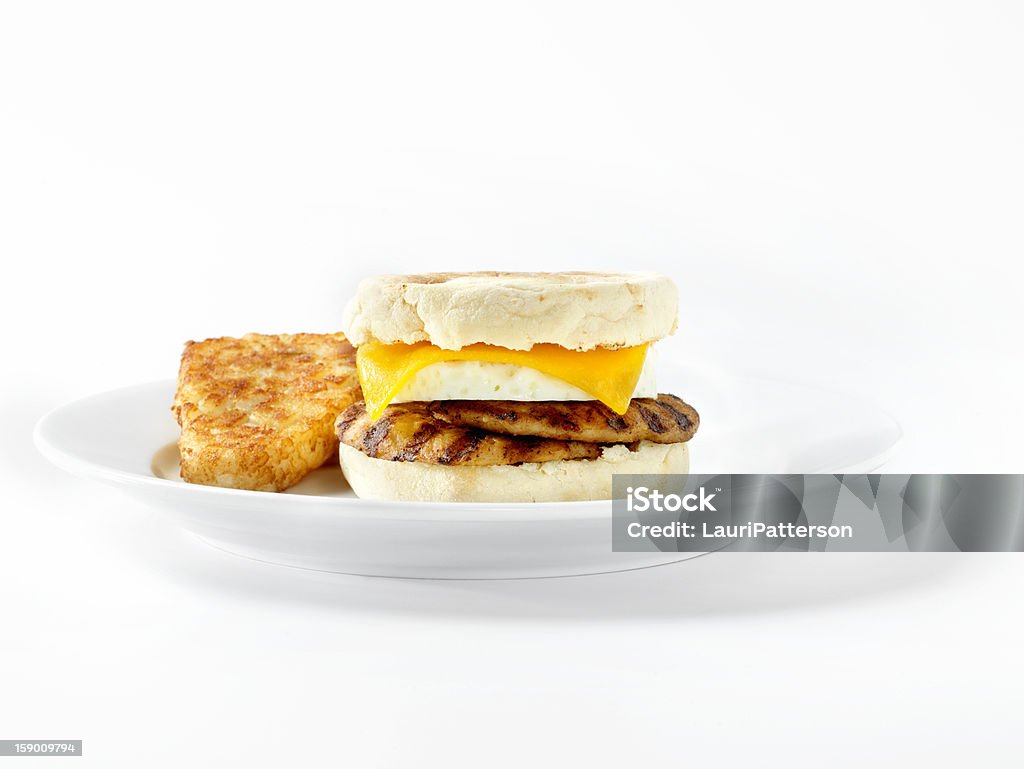 Kiełbasa i jaj, English Muffin kanapka śniadaniowa - Zbiór zdjęć royalty-free (Bez ludzi)