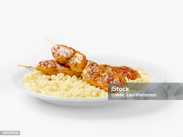 鶏の串焼き Souvlaki に米 - カットアウトのストックフォトや画像を多数ご用意 - カットアウト, カラー画像, ギリシャ料理