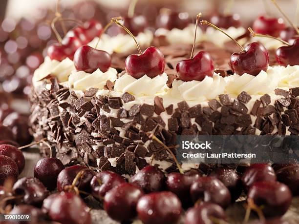 Photo libre de droit de Forêt Noire banque d'images et plus d'images libres de droit de Pâtisserie - Pâtisserie, Forêt Noire - Pâtisserie, Cerise