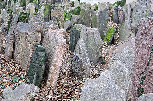 istock Old jewish cemetery in Prague 159011193