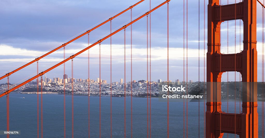 San Francisco via le pont - Photo de Golden Gate Bridge libre de droits
