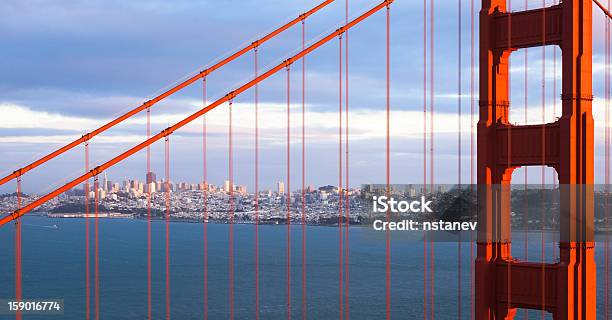 Photo libre de droit de San Francisco Via Le Pont banque d'images et plus d'images libres de droit de Golden Gate Bridge - Golden Gate Bridge, Plan rapproché, Baie - Eau