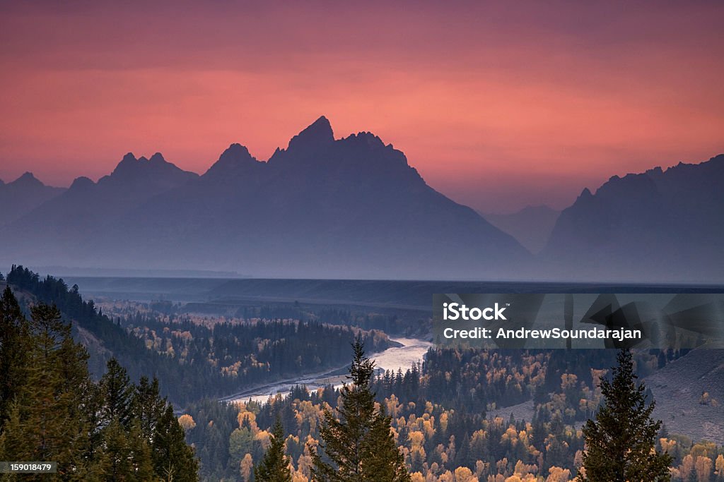 Misty Mountain atardecer - Foto de stock de Álamo temblón libre de derechos