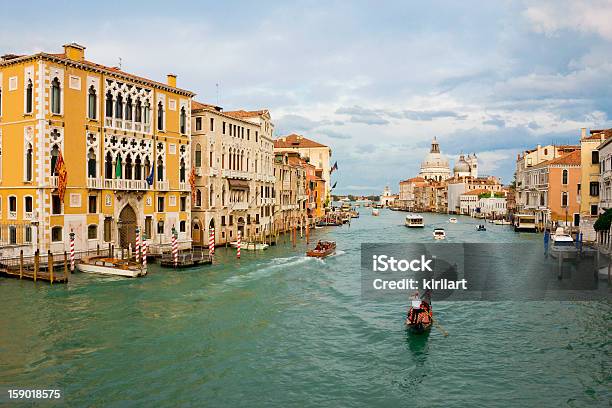 Gran Canal En Venecia Italia Foto de stock y más banco de imágenes de Agua - Agua, Aire libre, Ajardinado