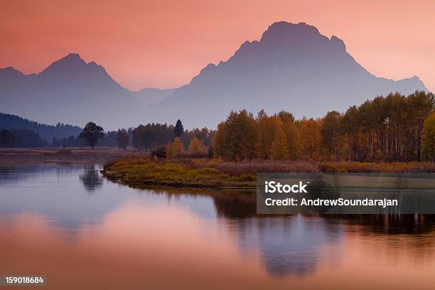 Foto de Montanha Outono Reflexos e mais fotos de stock de Cordilheira Teton - Cordilheira Teton, Parque Nacional de Grand Teton, Monte Moran