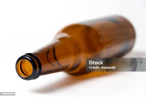 Brown Bierflasche Auf Einem Weißen Hintergrund Stockfoto und mehr Bilder von Bierflasche - Bierflasche, Braun, Einzelner Gegenstand