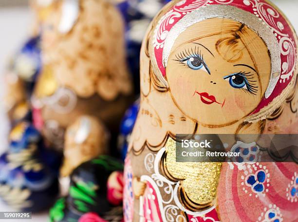 Babushka Bambole Di Nidificazione - Fotografie stock e altre immagini di Matrioska - Matrioska, Bambola - Giocattolo, Bianco
