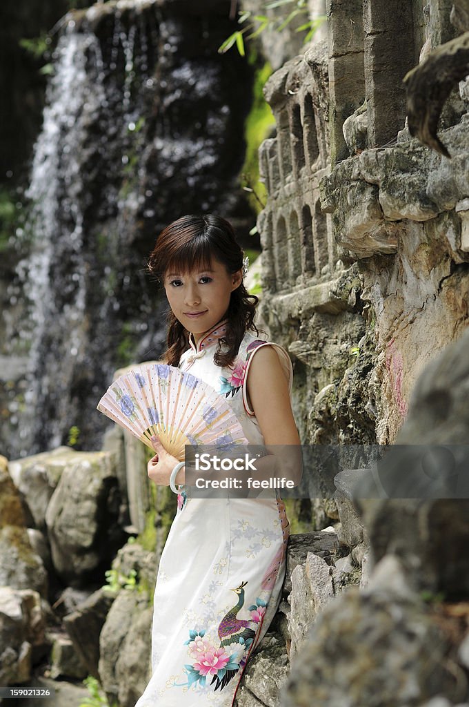 Menina em chinês tradicional cheongsam - Royalty-free Adulto Foto de stock