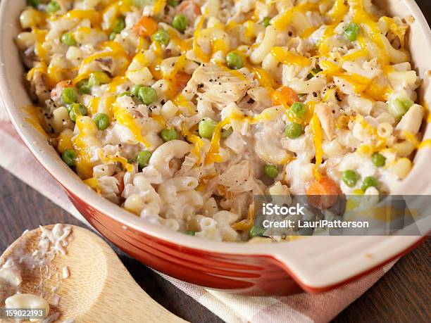 Crema Horneados Y La Cazuela De Atún Macaronni Foto de stock y más banco de imágenes de Atún - Pescado - Atún - Pescado, Macarrones, Cazuela para guiso