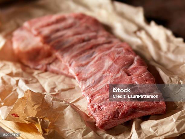 날것 시즈닝한 돼지고기 립 In Butcher 종이 고기 포장용지에 대한 스톡 사진 및 기타 이미지 - 고기 포장용지, 0명, 갈비-소고기