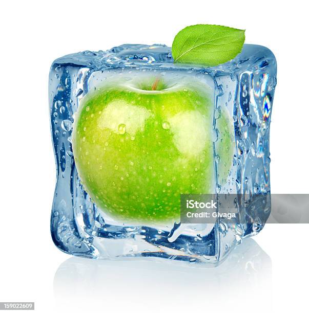 Eiswürfel Und Apple Stockfoto und mehr Bilder von Abstrakt - Abstrakt, Apfel, Blatt - Pflanzenbestandteile