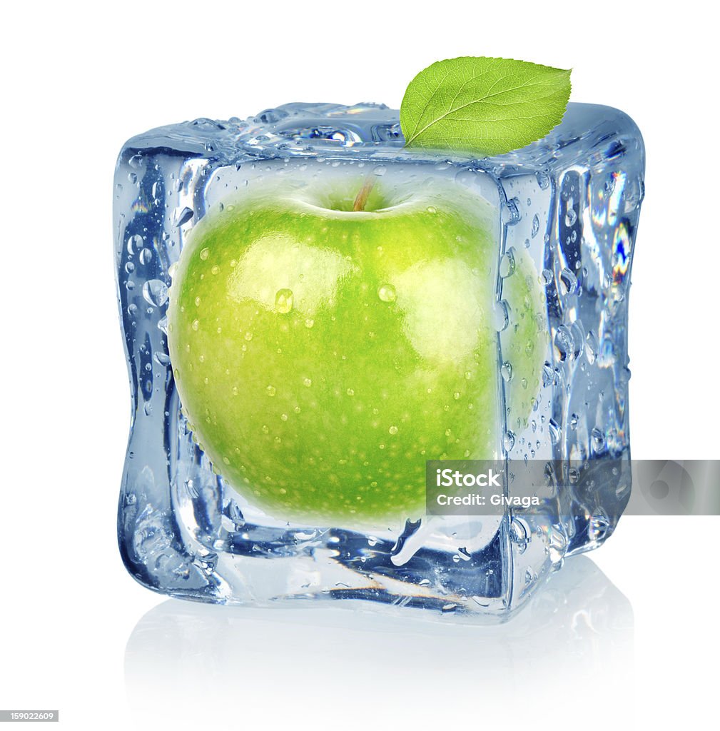 Кубик льда и apple - Стоковые фото Абстрактный роялти-фри