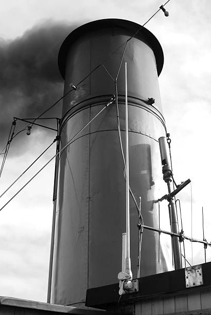 Pilha de vapor em um barco na Nova Zelândia - foto de acervo