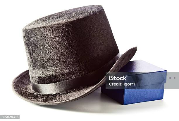 Black Top Hat I Pudełko Na Prezent - zdjęcia stockowe i więcej obrazów Akcesorium osobiste - Akcesorium osobiste, Białe tło, Biały
