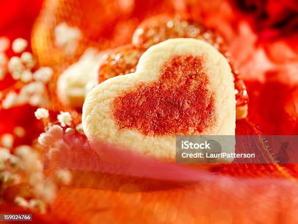 Biscotti A Forma Di Cuore San Valentino - Fotografie stock e altre immagini di Alimentazione non salutare - Alimentazione non salutare, Ambientazione interna, Amore