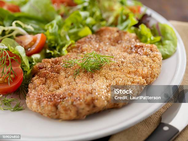 Cotoletta Costoletta Di Maiale - Fotografie stock e altre immagini di Carne di vitello - Carne di vitello, Manzo, Pangrattato - Preparazione degli alimenti