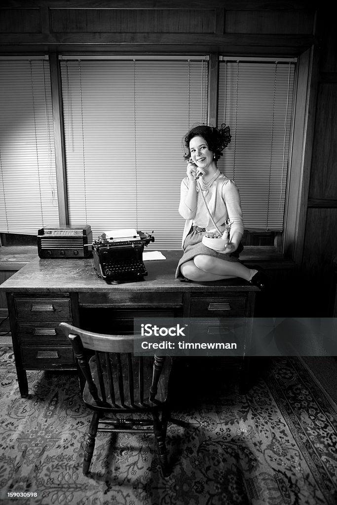 Retro Mulher de negócios ao telefone - Foto de stock de Rádio - Eletrônico de áudio royalty-free