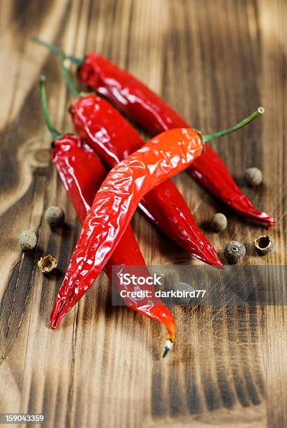 Red Hot Chili Peppers E Pepe Nero - Fotografie stock e altre immagini di Affilato - Affilato, Alimentazione sana, Ambientazione interna