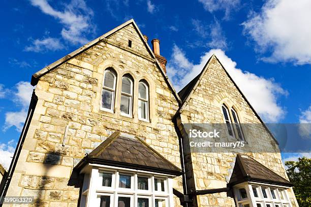 Casa Britânica - Fotografias de stock e mais imagens de Ajardinado - Ajardinado, Aldeia, Alto - Descrição Física