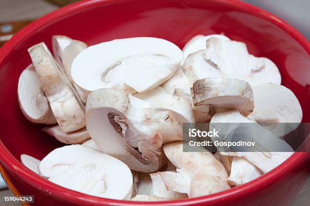 Mushroooms В Миску — стоковые фотографии и другие картинки Вегетарианское питание - Вегетарианское питание, Горизонтальный, Готовить