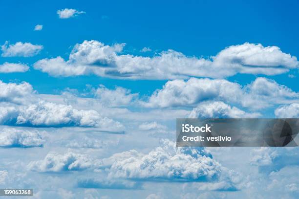Cumulus - Fotografias de stock e mais imagens de Ao Ar Livre - Ao Ar Livre, Azul, Condensação