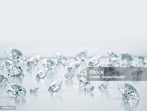 Бриллиантами — стоковые фотографии и другие картинки Алмаз - Алмаз, Фоновые изображения, Куча