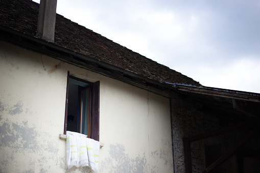 Glandieu (Ain), France: Bed Linens Hanging Out Window