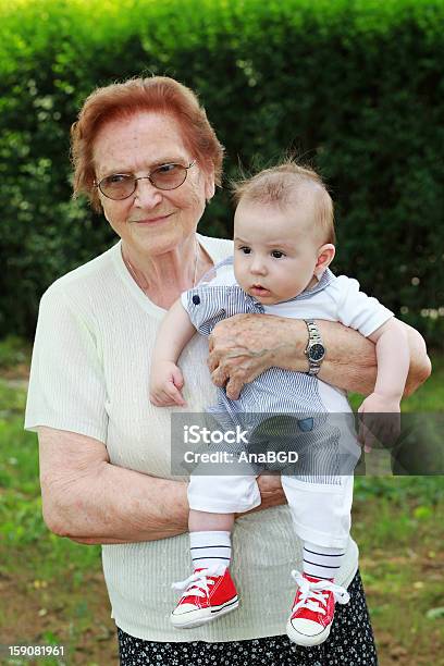 誇る曾祖母 - 1歳未満のストックフォトや画像を多数ご用意 - 1歳未満, 80代, アクティブシニア