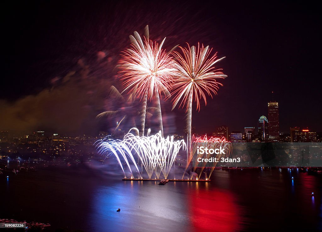 Quarto di luglio i fuochi d'artificio a Boston 2 - Foto stock royalty-free di Boston - Massachusetts