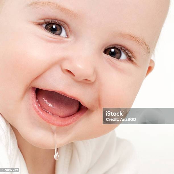 最初の歯成長 - 赤ちゃんのストックフォトや画像を多数ご用意 - 赤ちゃん, 人間の唾液, 黒っぽい目