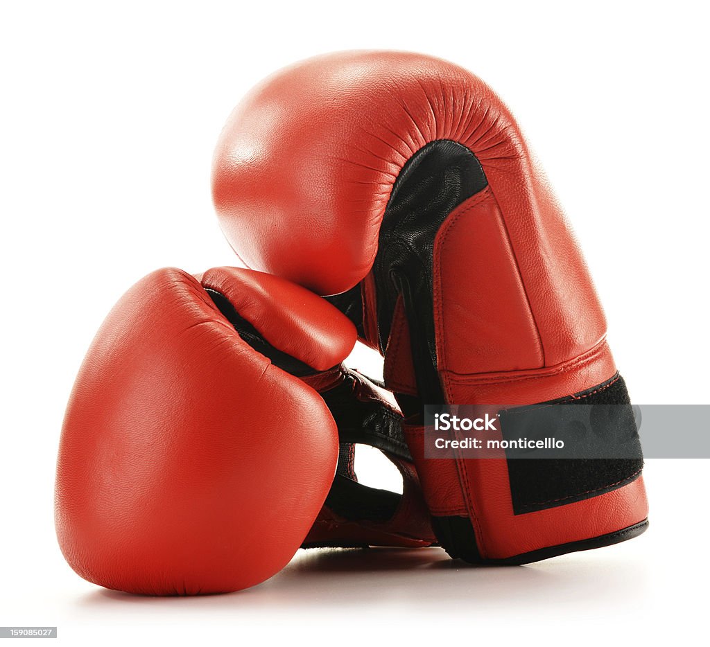 Paio di guanti da boxe rossi isolato su bianco - Foto stock royalty-free di Attrezzatura