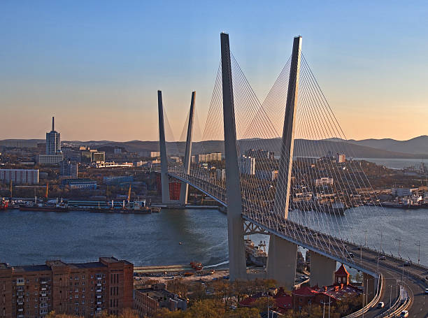 istock Suspension bridge through a bay in Vladivostok 159096551