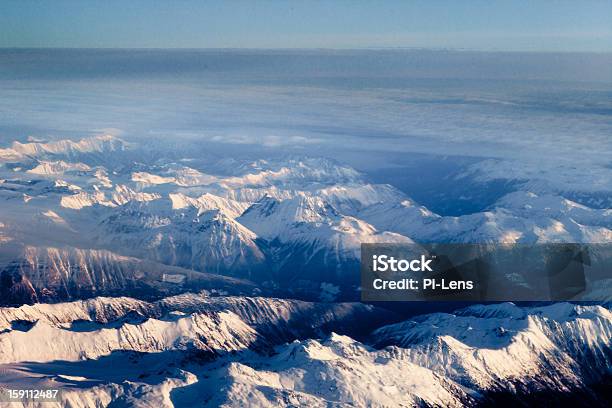 空から見た雪をかぶった山の Bc カナダ - カナダのストックフォトや画像を多数ご用意 - カナダ, ブリティッシュコロンビア州, 人物なし