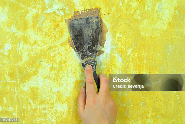 Tirita De Llenado De Reparación De Pared Foto de stock y más banco de imágenes de Actividad - Actividad, Agarrar, Agrietado