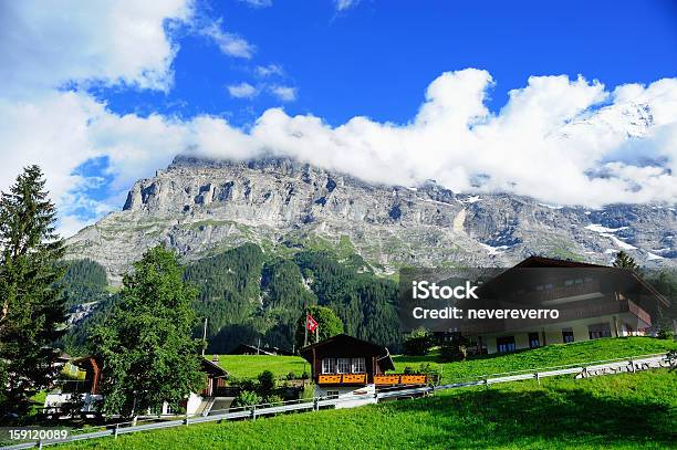 Photo libre de droit de Mont Jungfrau Et Grindelwald Village De Berner Oberland Suisse banque d'images et plus d'images libres de droit de Grindelwald