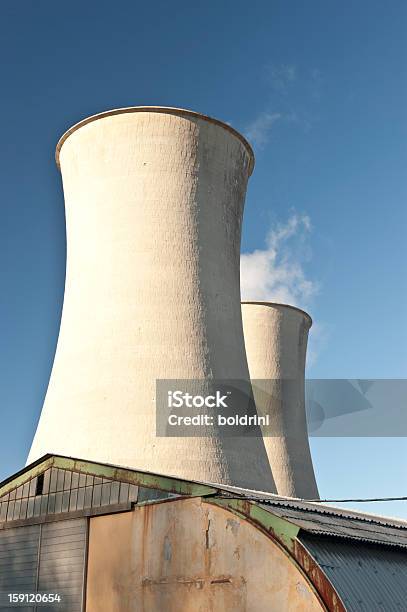 Towers - Fotografie stock e altre immagini di Baracca - Struttura edile - Baracca - Struttura edile, Calore - Concetto, Canna fumaria