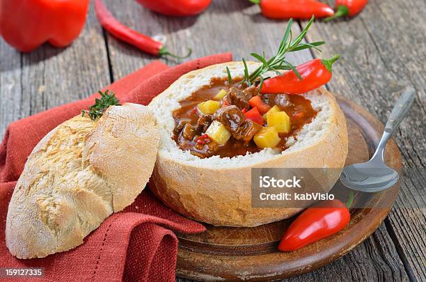 Foto de Sopa De Goulash e mais fotos de stock de Pimenta - Pimenta, Travessa de Pão, Antepasto