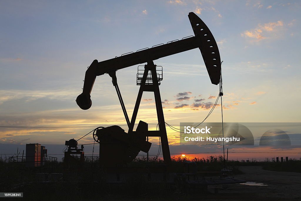 Bombas de aceite - Foto de stock de Bomba de petróleo libre de derechos