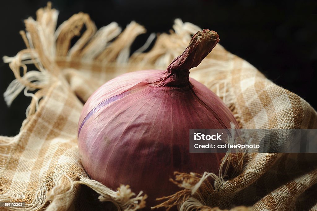 Chalotas no fundo de tecido - Foto de stock de Allium Sativum royalty-free