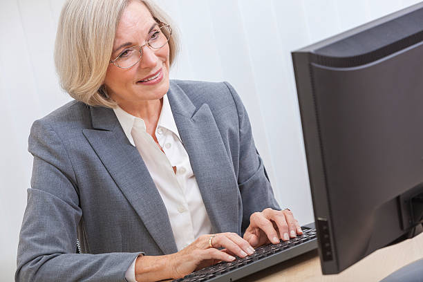 Computer Type Women 15,500+ Woman In Suit Typing Stock Photos, Pictures & Royalty-Free ...