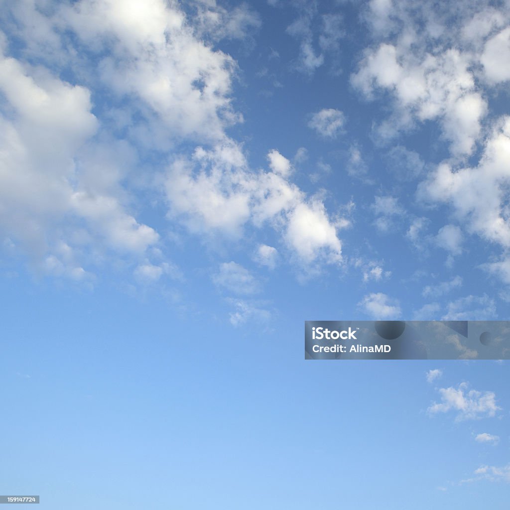 Luz de nubes en el cielo azul - Foto de stock de Abstracto libre de derechos